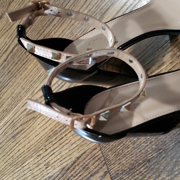 ⭐HOST PICK⭐Charlotte Russe Gold Stud Accent Open Toe Heels - Picture 4 of 15